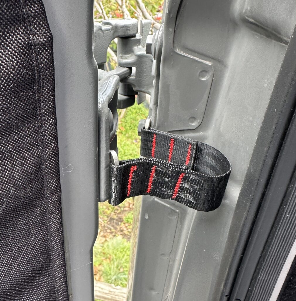 door strap on hindge door slightly closed